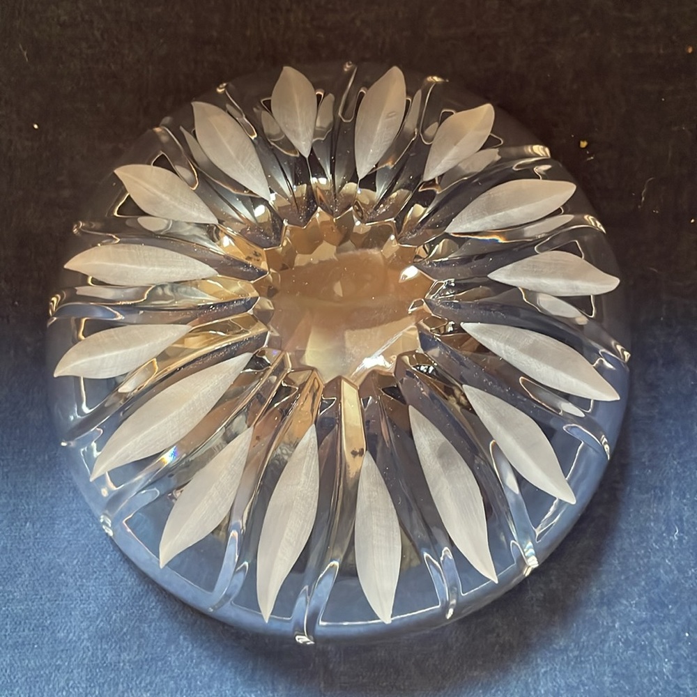 MIKASA Flame D'Amore Blown Glass 8” Bowl - Picture 6 of 7